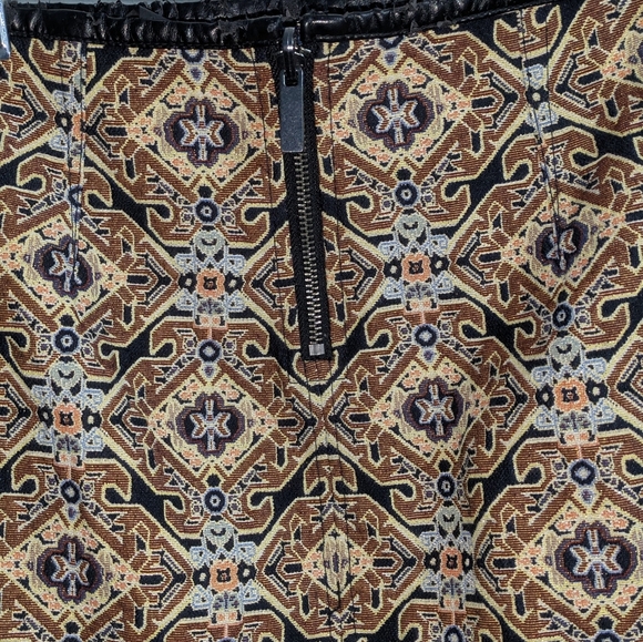 Express Geometric Mini Skirt in Black and Brown - Picture 5 of 5